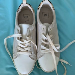 Gap cream casual sneakers, size 10